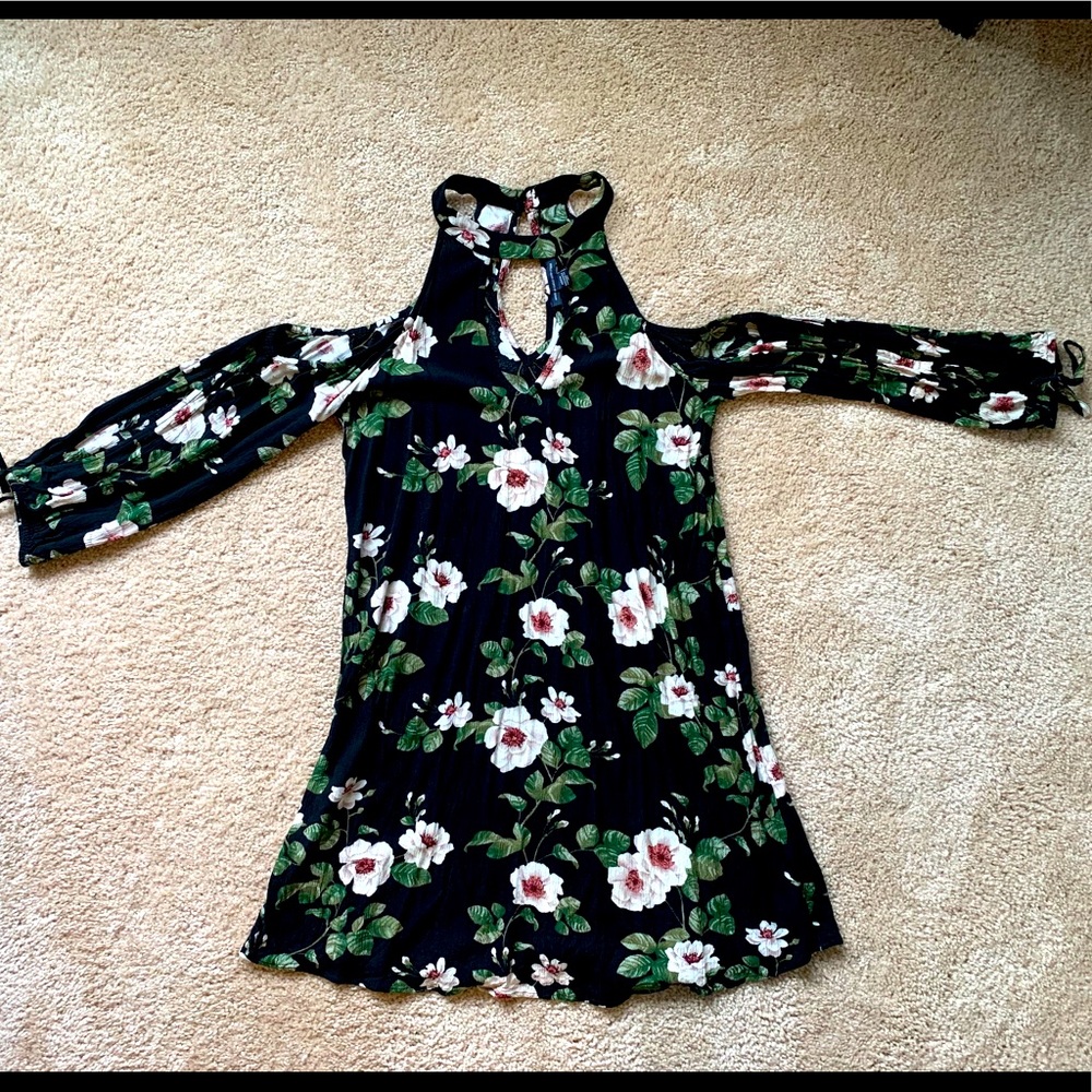 American eagle comfortable cold shoulder dress